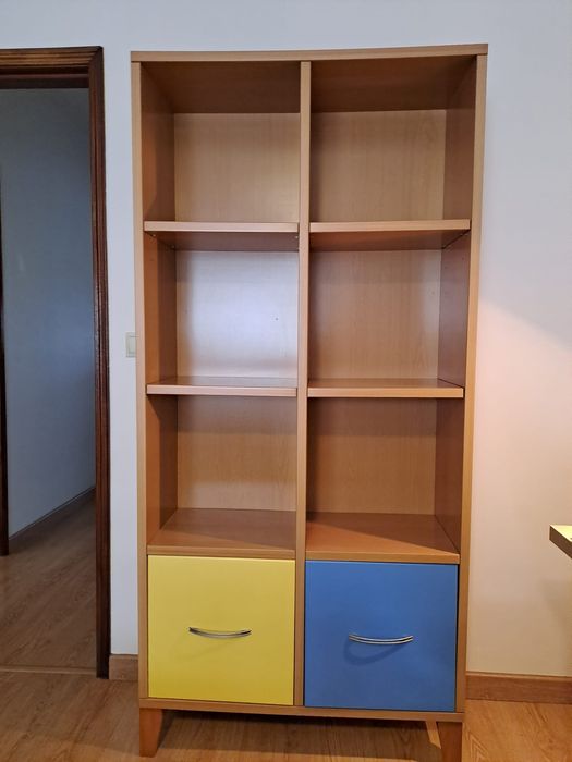 Estante de marca Corte Inglês.