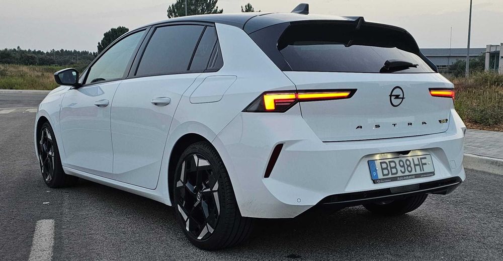 Opel Astra GSe Plug-in Hybrid 2023 | 225cv | 17.000 mil km Nacional