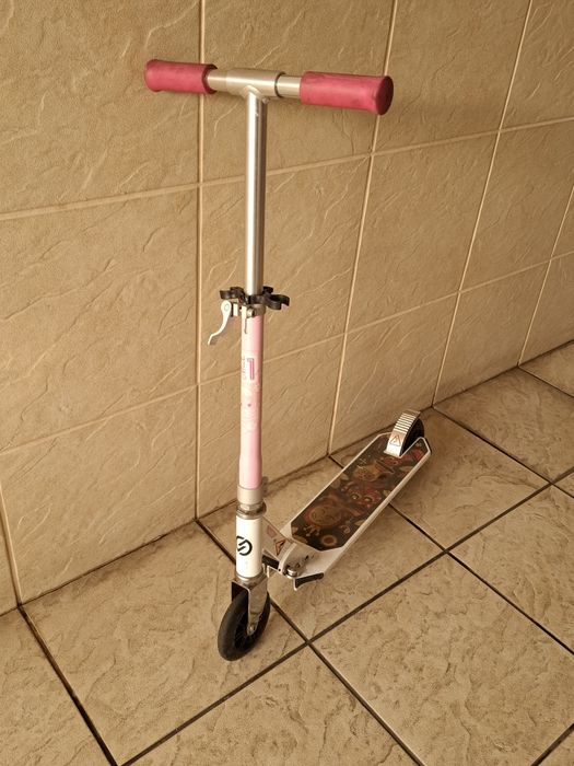 Trotinete cor de rosa