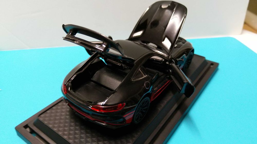 Mercedes Benz AMG GTr - Miniatura esc 1/32 de fricção, com luzes e som