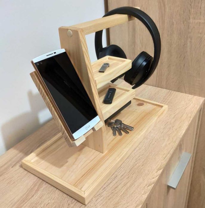 Органайзер для мужчин. Подставка для смартфона и наушников из дерева