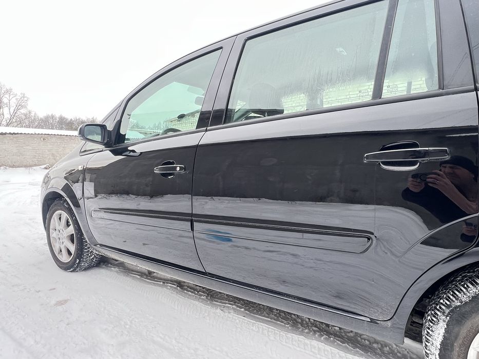 Свіжопригнаний Опель Зефіра з Німеччини