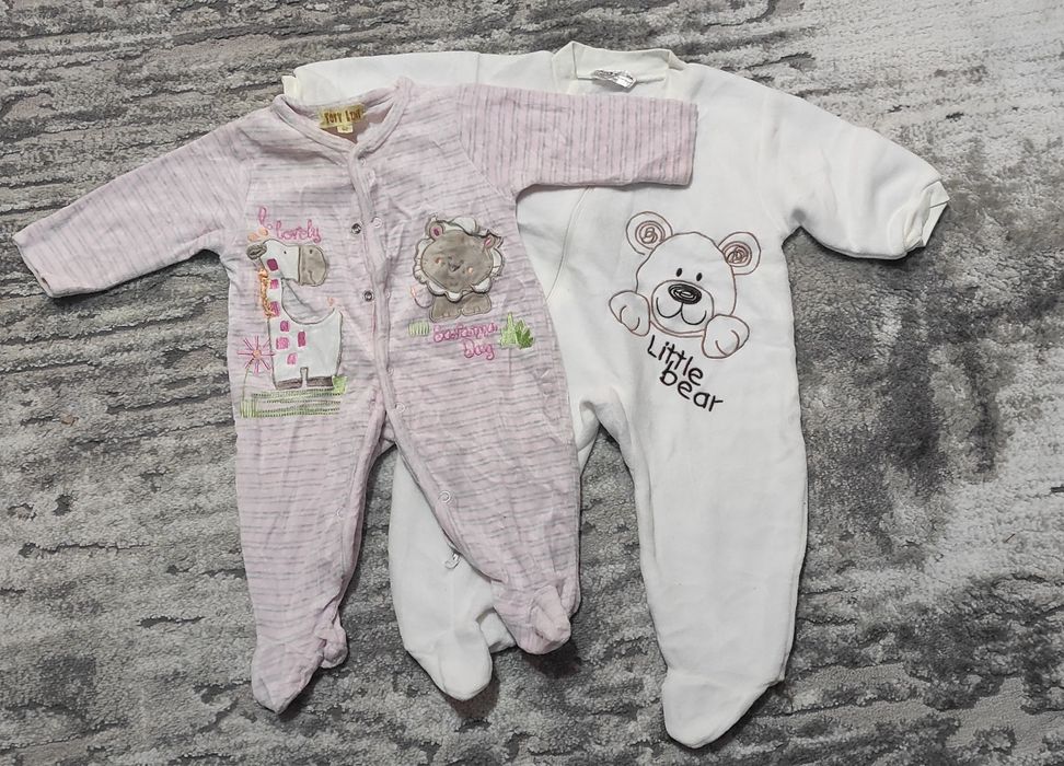 Pajacyk welurowy dla dziewczynki rozmiar 62