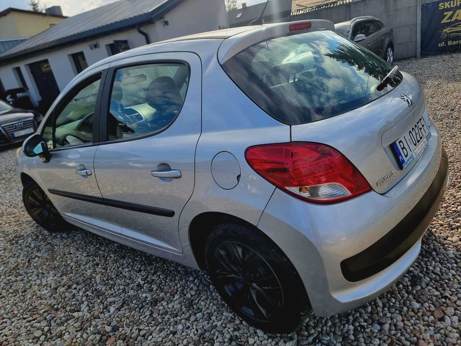 Peugeot 207 niski przebieg
