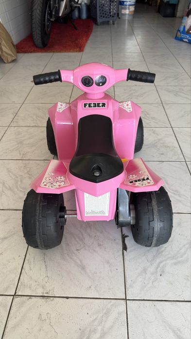 Moto4 criança rosa em bom estado