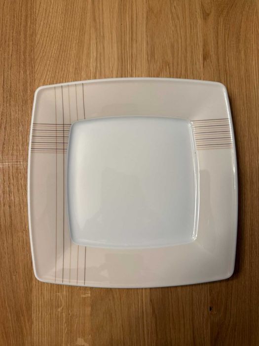 Kwadratowe talerze obiadowe Lubiana - VICTORIA