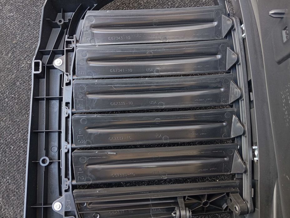 Bmw G01 G02 X3 X4 Жалюзі Верх З мотором  Ноздрі Заслонка 51137497227