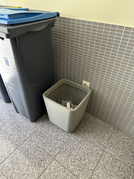 Vaso PVC grande com pedras decorativas