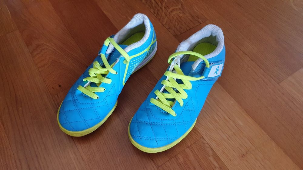 Chuteiras Criança Kipsta - Pouco usadas