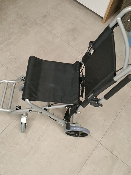 Cadeira de rodas para uso  interior
