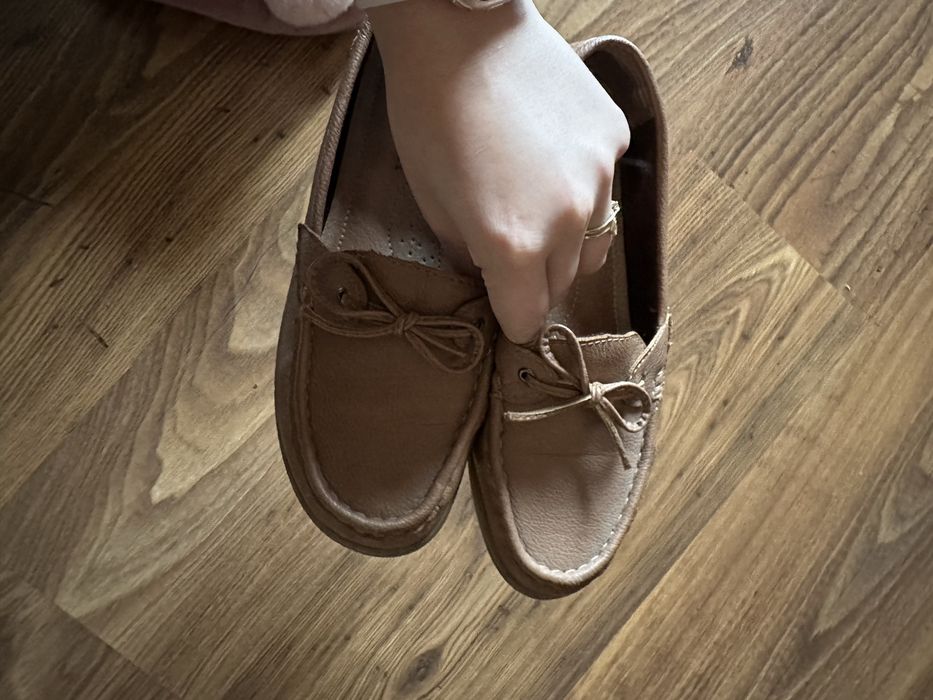Brązowe buty wsuwane z kokardką 37 linshi