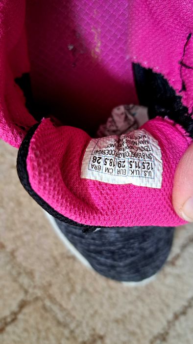 Продам кросівки на дівчинку фірми Skechers
