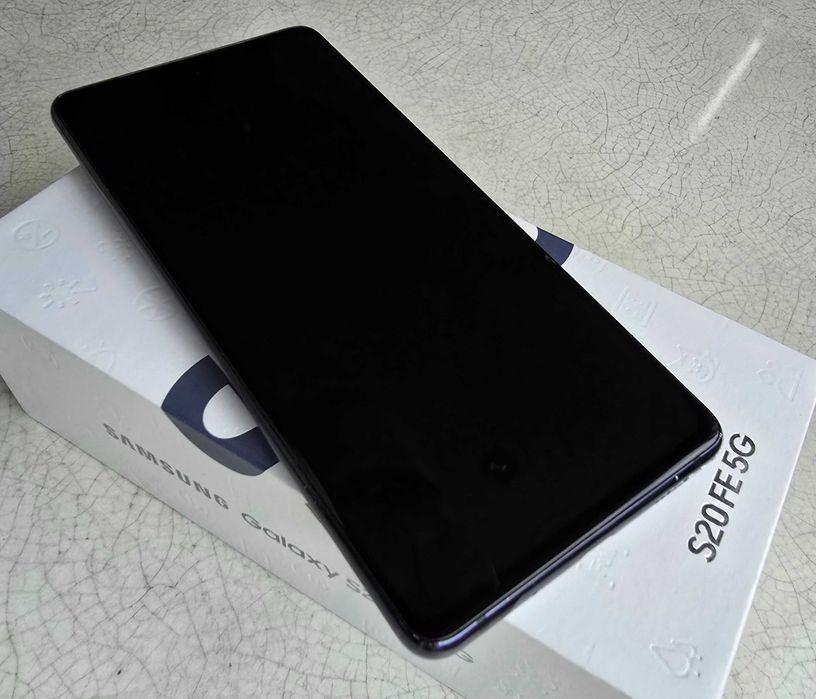 Samsung S20 FE 5G    128GB   kolor niebieski    stan idealny