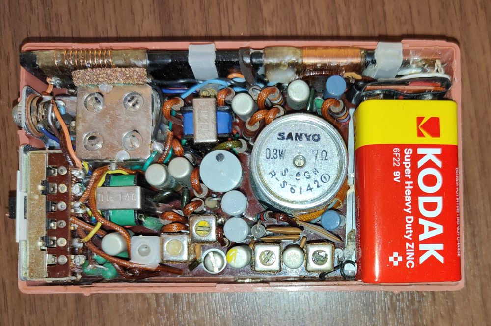 Вінтажний портативний радіоприймач Sanyo 7S-P11 SW/MW, 1963р.ПРАЦЮЄ!