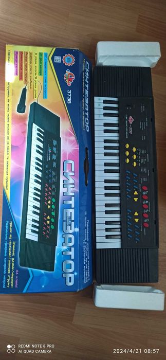 Детский синтезатор с микрофоном, большой, б/у