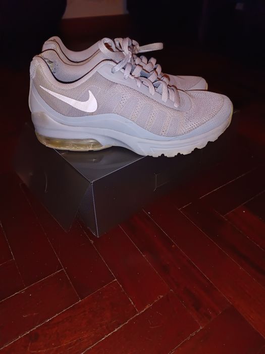 Tênis Nike invingor