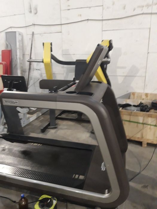 Бігова доріжка Technogym Run Artis в наявності