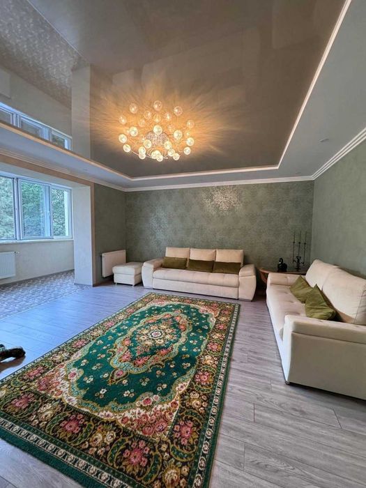 Продаж простора трикімнатна квартира  вул.Дорошенка