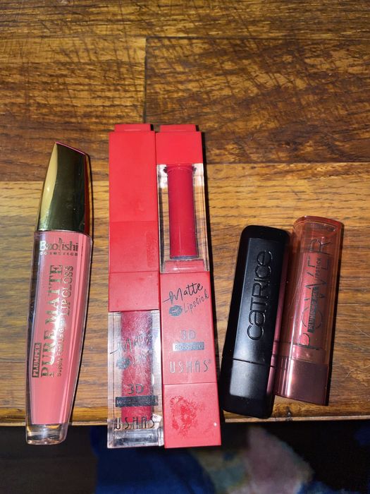 Продаю помади не користованні