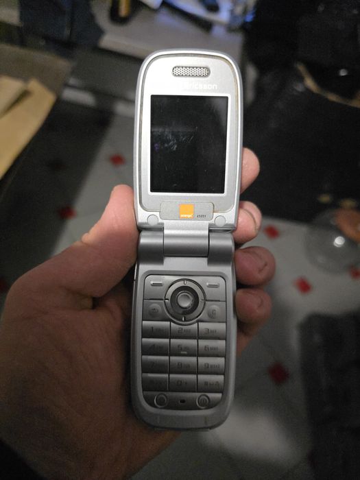 Sony ericsson z520i