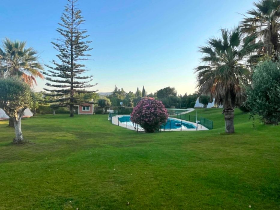 Moradia V2+1 em Vilamoura com Piscina e Estacionamento Privado