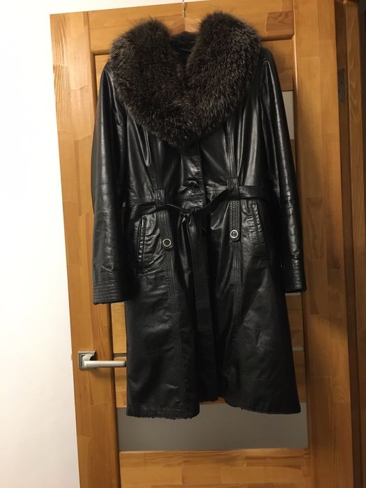 Шкіряний плащ з мехом