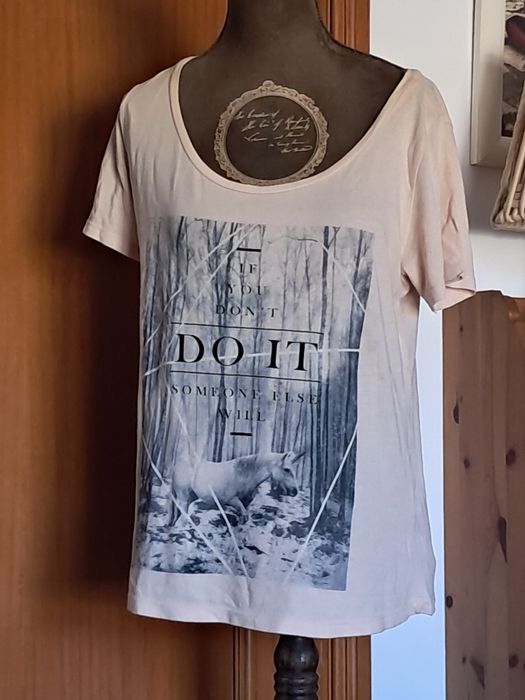 T-shirt Clockhouse (C&A) Tamanho L – Estampa / Rosa Claro