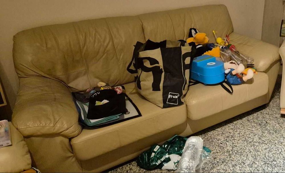 Cama Casal + 2 Sofás