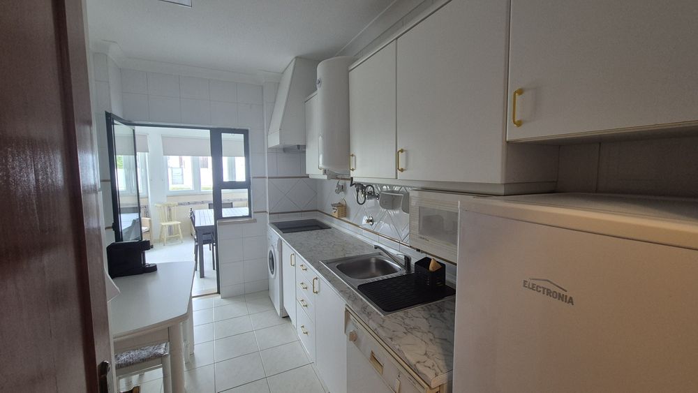 Arrenda-se apartamento T2 ao Ano