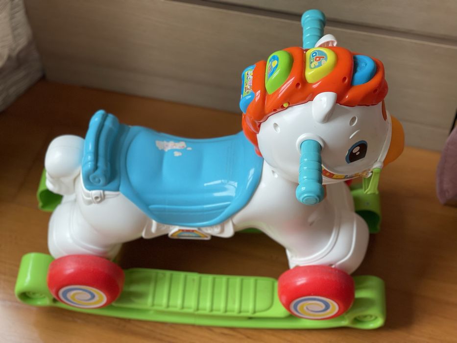 Cavalo Tito com sons e musica