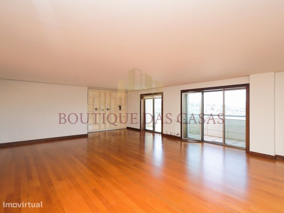 Apartamento T4 com Vista Rio - Cond. Concórdia, Palácio do Freixo