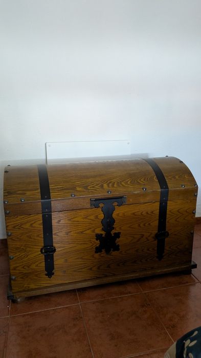 Arca de arrumacao de madeira