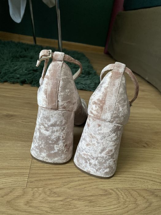 Buty na grubym obcasie, rozmiar 38