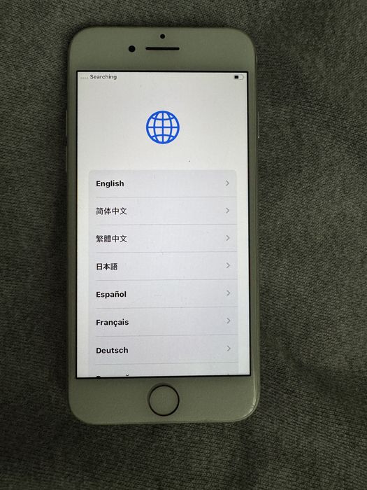 Продам IPhone 7 (заблокированный)