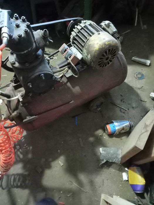 Воздушный компрессор 220/380В на колесах 50л.ссср.