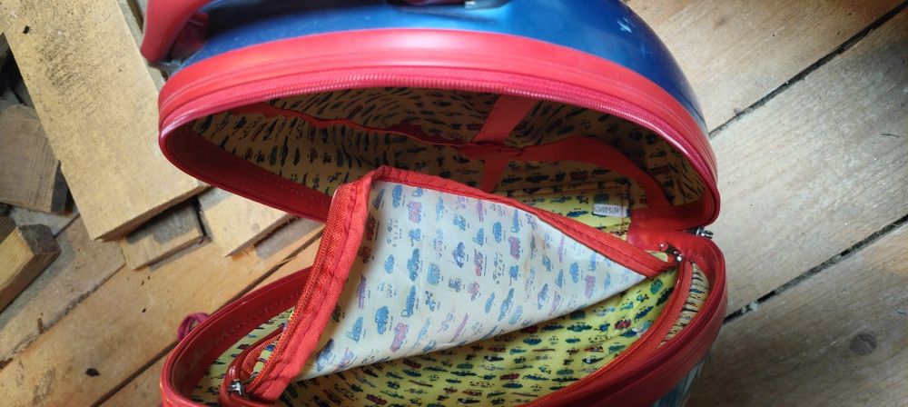 Walizka plastikowa na kułkach dziecięca