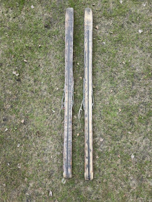 Stare narty drewniane 150 cm – retro PRL, dekoracja / kolekcja