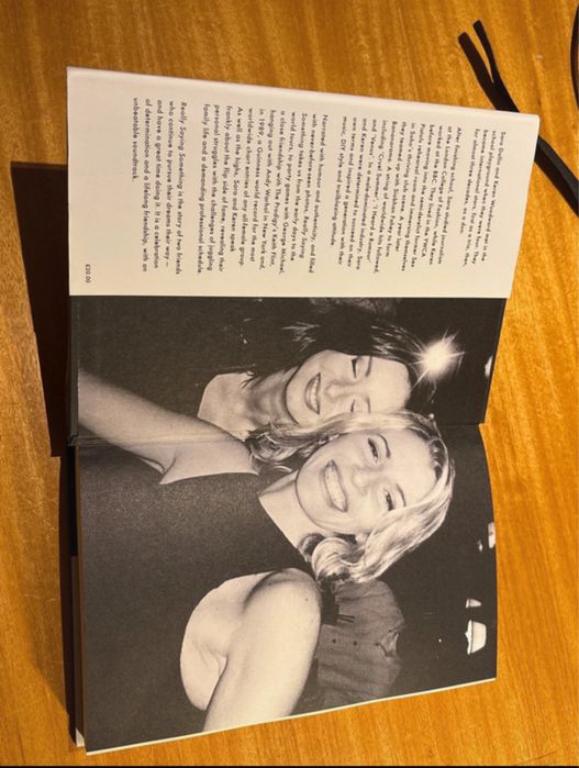 Livro “Bananarama Really Saying Something”