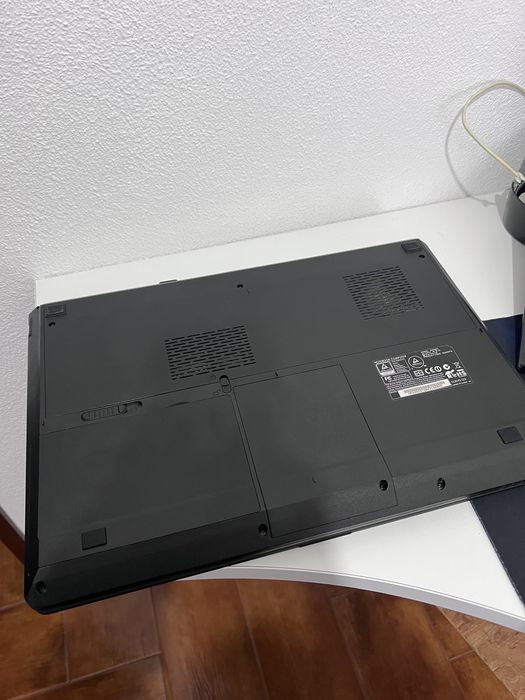Portatil Clevo W355STQ Model Two