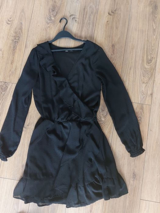 Czarna zwiewna sukienka Sinsay 38  M