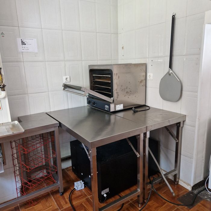 Aluga-se loja com cozinha  em Caselas / Belém