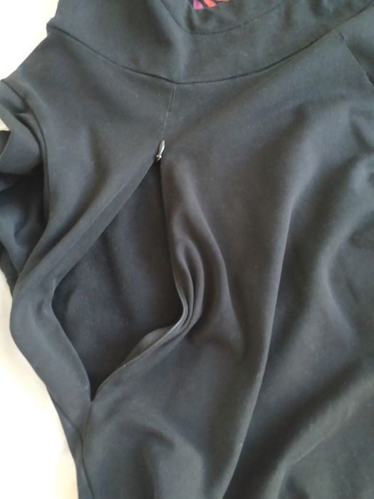 Czarna bluza do karmienia