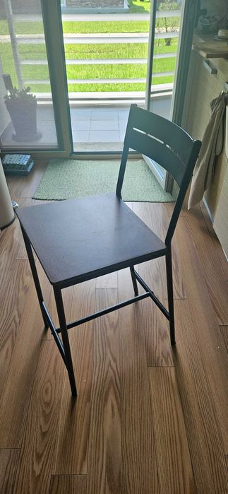 Selling a table and 4 used chairs in good condition.64553059625603121