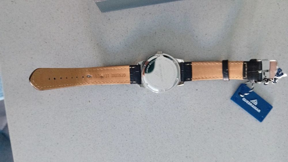 Relógio de Senhora com bracelte em Pele-Quebramar