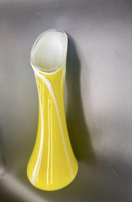 Unikatowy stary wazon z kaczym dziobem