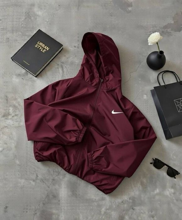 Стильна вітровка