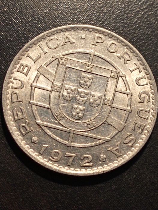 2 moedas 10 escudos(1968) 20 escudos (1972) - Moçambique - Soberbas