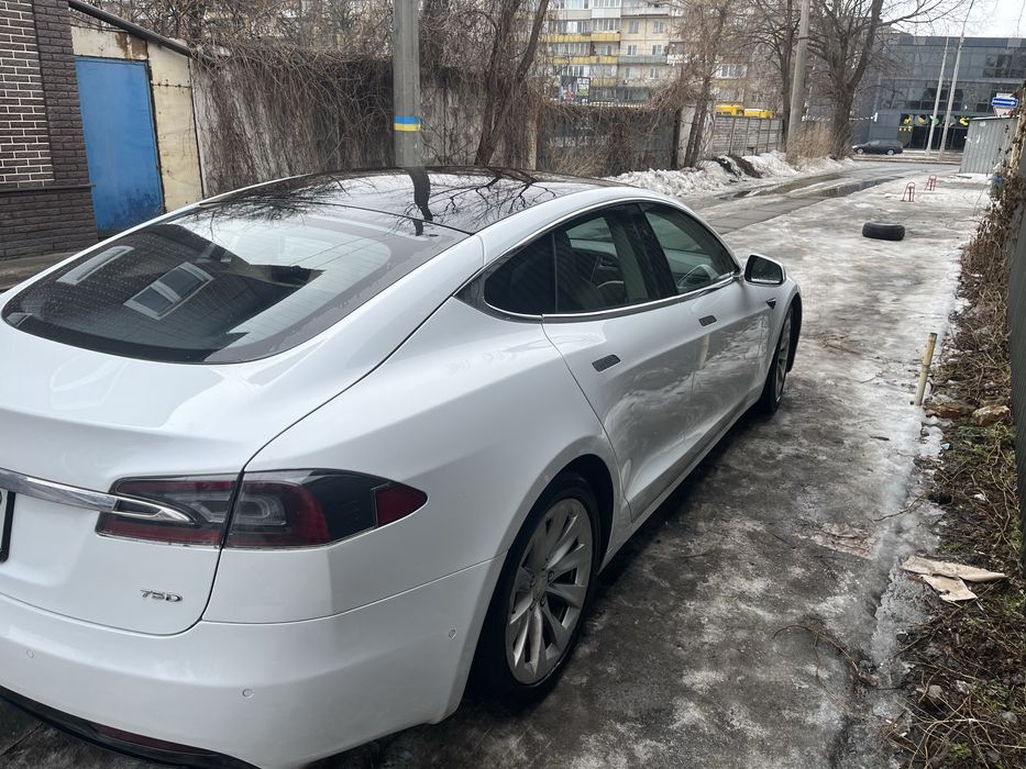 продам Tesla s 2017року