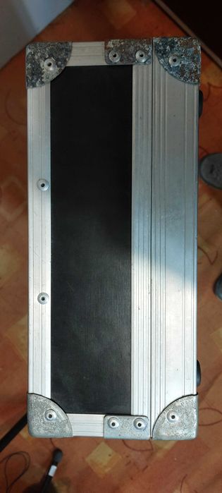Case (pedalboard) na efekty gitarowe