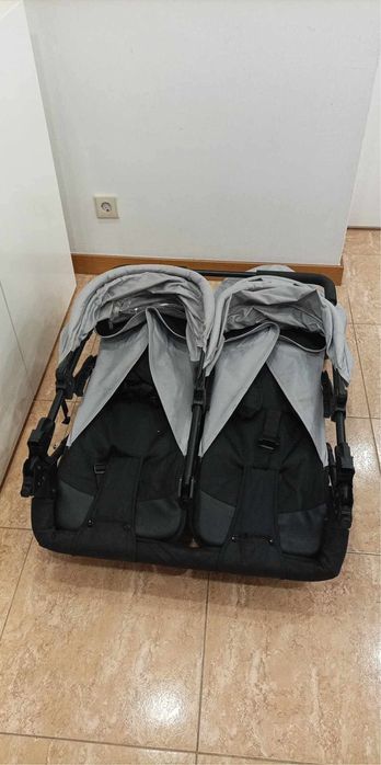 Carrinho de passeio para gémeos